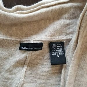 Moda International Sweaters - Cream cardigan size small super comfy Moda International Sweaters - Cream cardigan size small super comfy